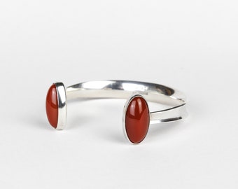 Vintage Silver Torque Bangle with 2 Red Oval Stones, Hallmarked London Silver 1974, Mid Century Modernist 70s Bracelet