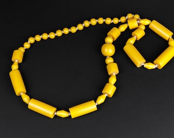 Vintage Yellow Early Plastic Beaded Necklace, Lucite Spheres and Cylinders, Chunky Early 20th Century Jewellery, Statement Jewelry 30s 40s