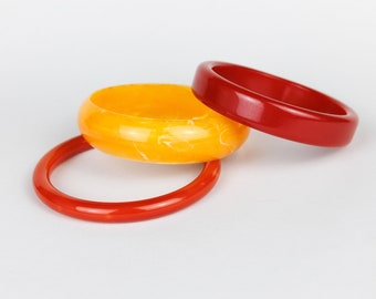 3x Vintage Plastic Lucite Bangles, 1 Yellow, 2 Red, One Marked Ketty Dalsgaard Denmark B+D (Buch & Deichmann), Mid Century Bracelets, Retro