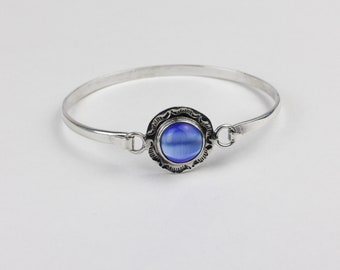 Vintage Mexican Silver Bangle Bracelet with Iridescent Blue Cabochon Stone Mexico 925