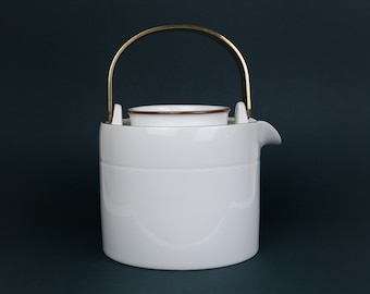 Vintage Royal Copenhagen Domino White Porcelain Tea Pot 14928 design by Anne Marie Trolle in 1970, Mid Century Danish Ceramic