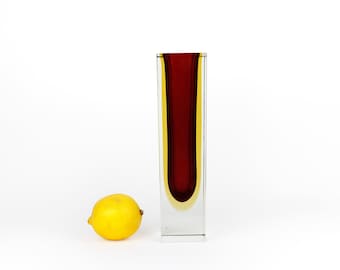 Jarrón de cristal de Murano Sommerso rectangular vintage italiano XL, en vidrio rojo, amarillo y transparente, mediados de siglo, años 60 Studio Glass