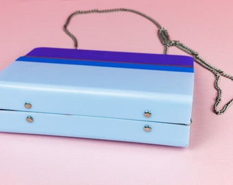 ヴィンテージブルーとシルバーのハードプラスチックルーサイト