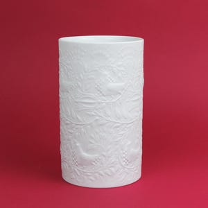 Vintage Rosenthal Studio Linie weiße Bisquit-Porzellan-Vase, Björn Wiinblad, Mid Century Keramik, Raise-All-Over-Design von Vögeln