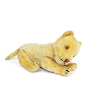 Vintage Early to Mid 20th Century Jointed Lion, Swivel Head, Orange and Black Glass Eyes, possibly a Steiff Lioness no IDs