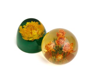 2x Vintage Resin Lucite Paperweights, Yellow and Green Resin with Yellow and Pink Dried Flowers