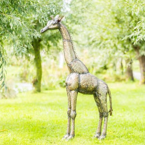 Giraffe 1.8 meters high - Metal - Handmade - Fair Trade - Weatherproof - Well packed - Made from recycled metal