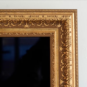 Ampia compatibilità con TV Samsung, cornice TV a strisce scure dorate, cornice decorativa, cornice TV personalizzabile, cornice decorata da 32, 43, 50 e 55 pollici