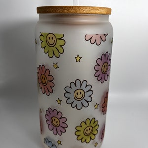 Smiley Face Daisies Glass Can| Smiley Face Beer Can Glass| Retro Smiley Face Daisy| Gift for Her| Daisy Coffee Cup| Cute Can Glass| Smiling|