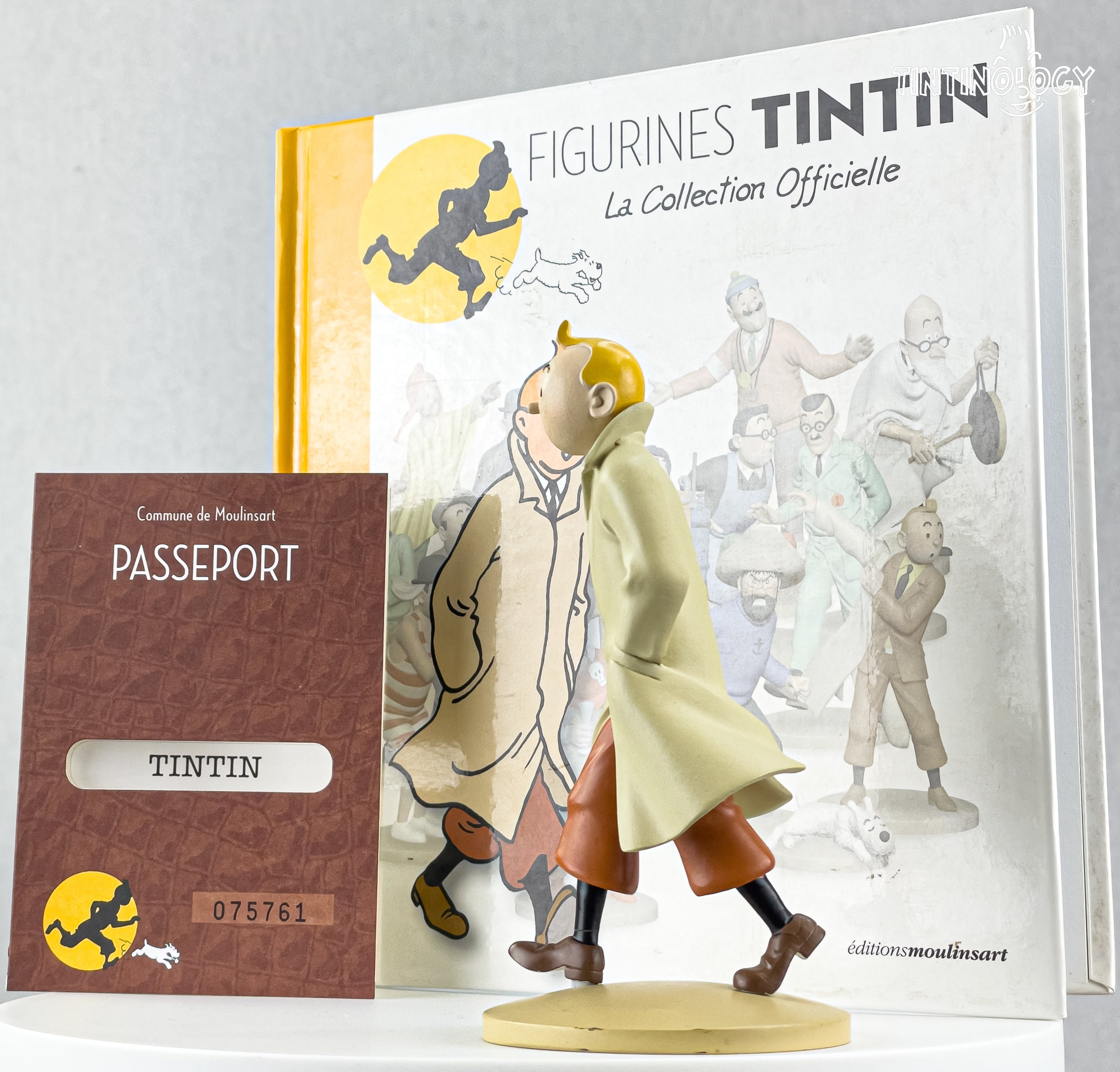 Tintin Figurines Officielle # 1 Tintin in Trench Coat - Golden