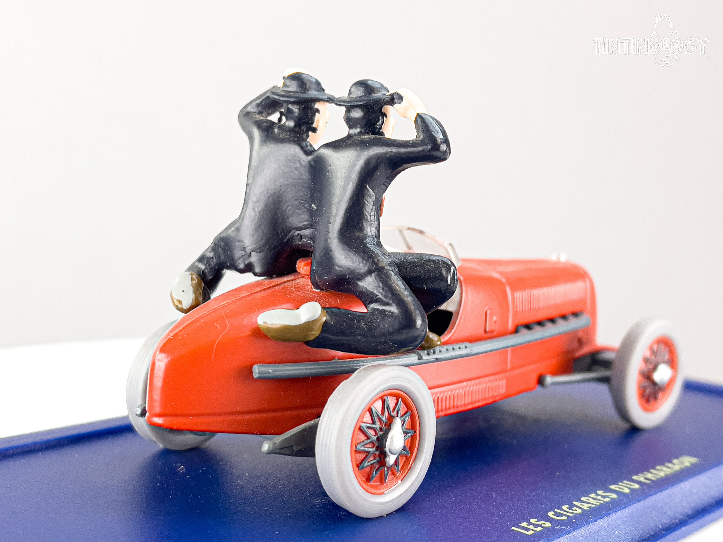 TINTIN voiture de course bolide rouge cigares du pharaon auto struppi snowy  figure figurine