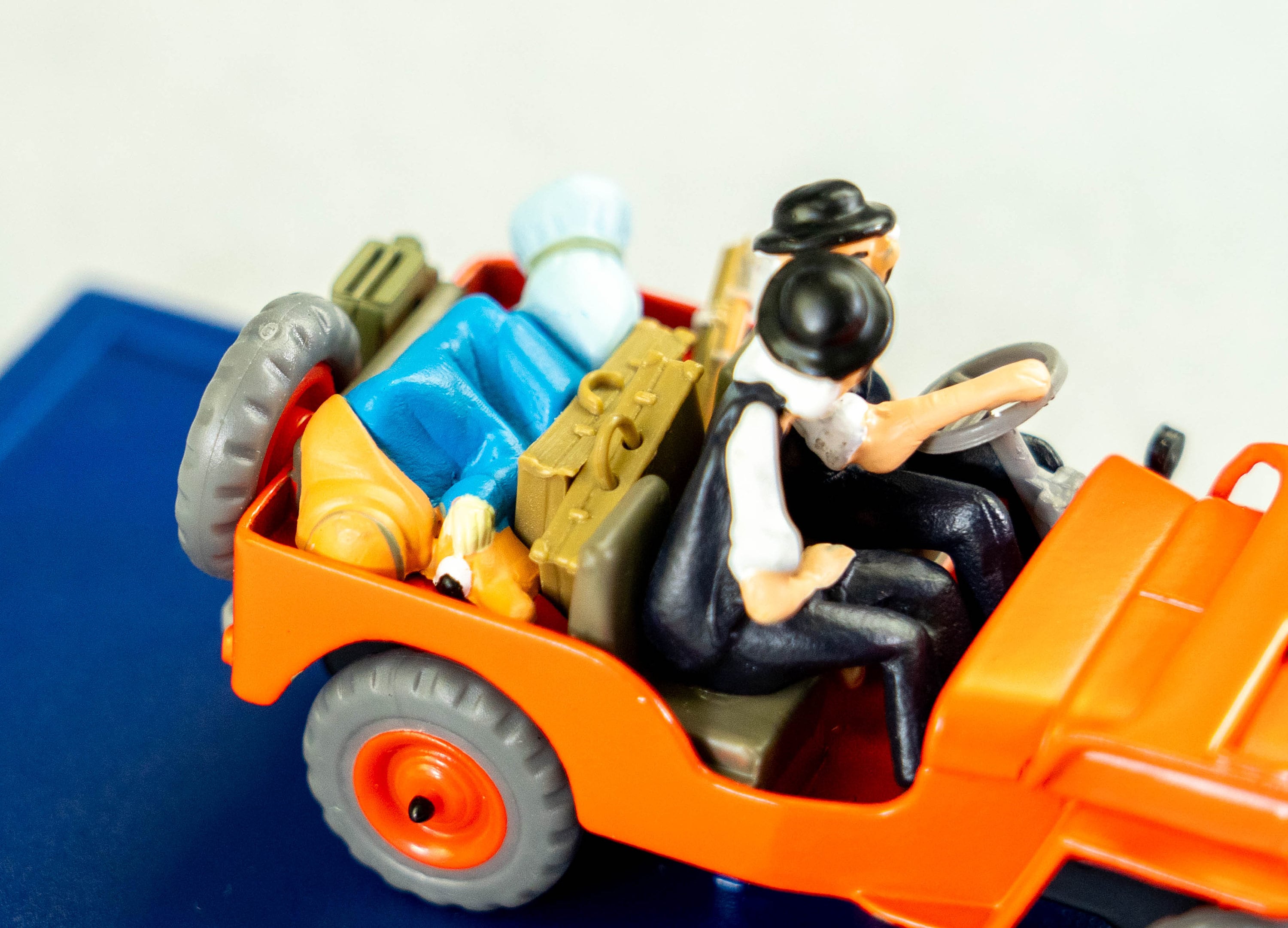 ATLAS TINTIN CAR # 7 Red Willies Jeep - Land of Black Gold Herge