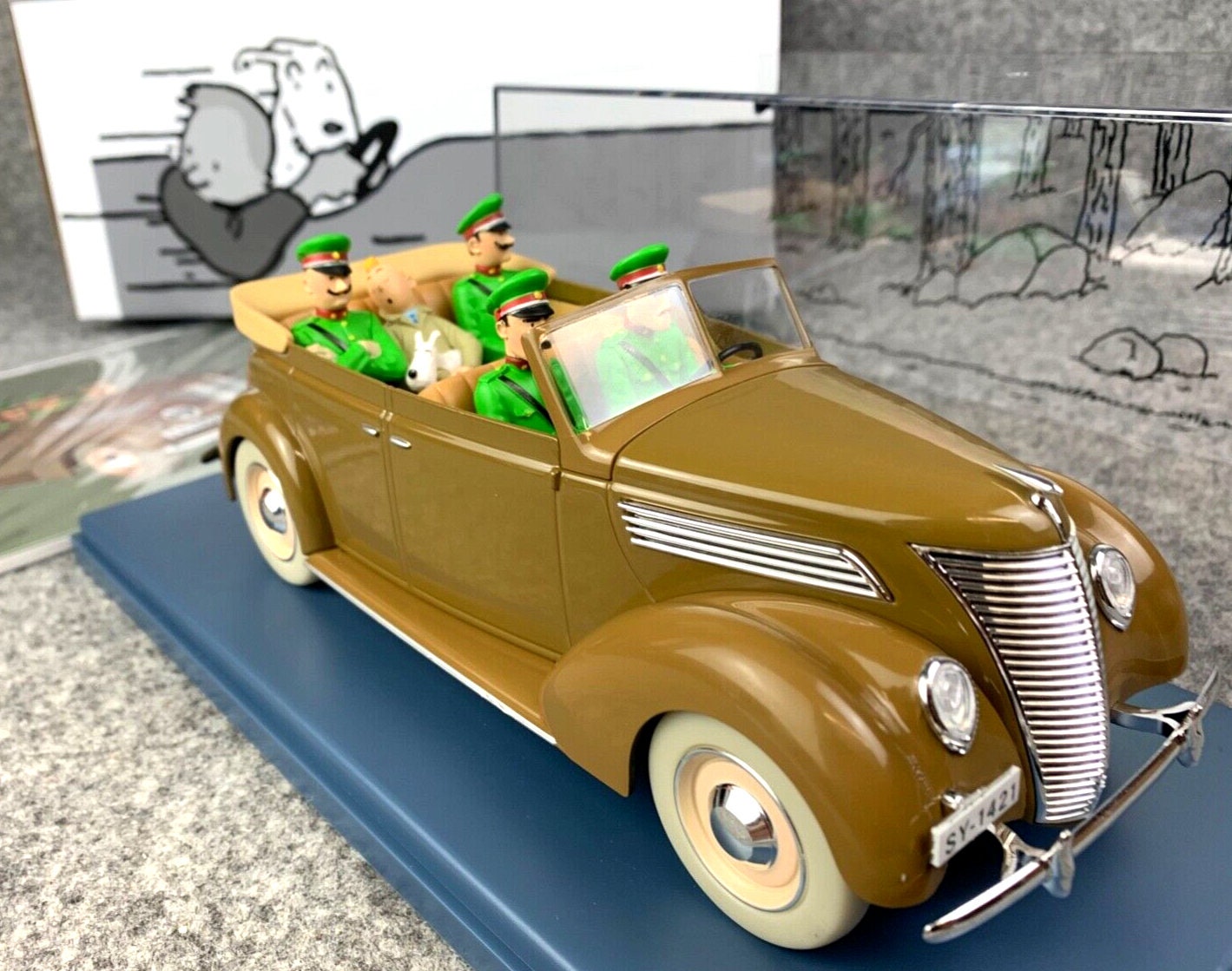 VOITURE TINTIN 1/24 29950 Brown Ford V8: Ottokars Sceptre Hachette