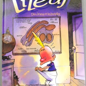 Puede incluir: Un libro de tapa dura titulado Titeuf: Dieu, le sexe et les bretelles de Zep. La portada muestra un personaje de dibujos animados con un mech&oacute;n de pelo amarillo tirando de sus pantalones blancos, frente a un cartel con el texto Education Sexuelle y diagramas anat&oacute;micos.