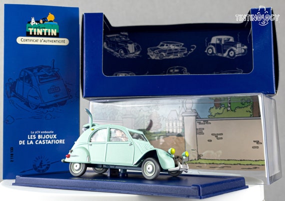 ATLAS TINTIN CAR # 33 Crashed 2CV - the Castafiore Emerald Herge
