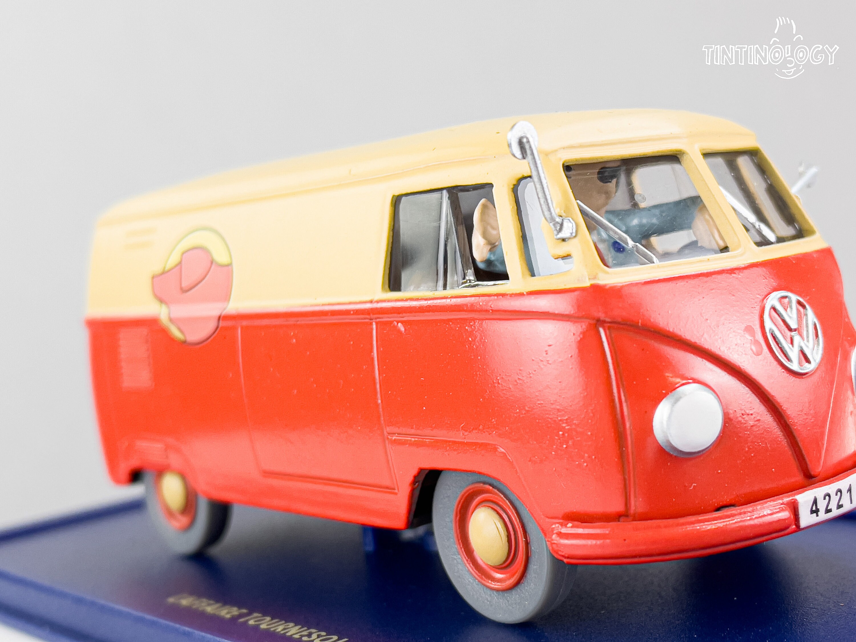 ATLAS TINTIN Car # 32 VW Volkswagen Combi - the Calculus Affair