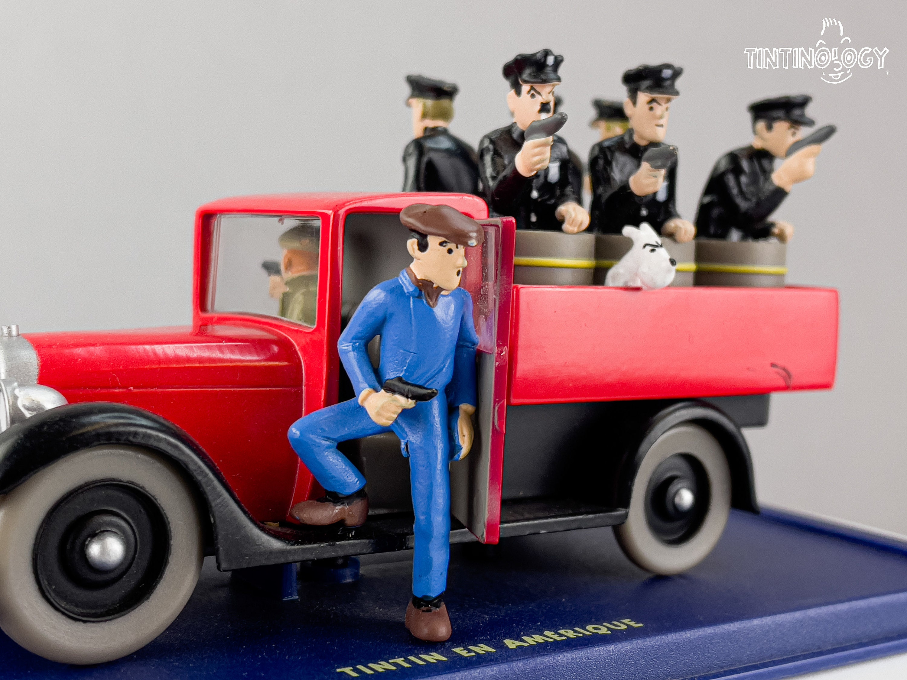 Hergé-Moulinsart voiture de Tintin, limousine gouvernementale 'Tintin