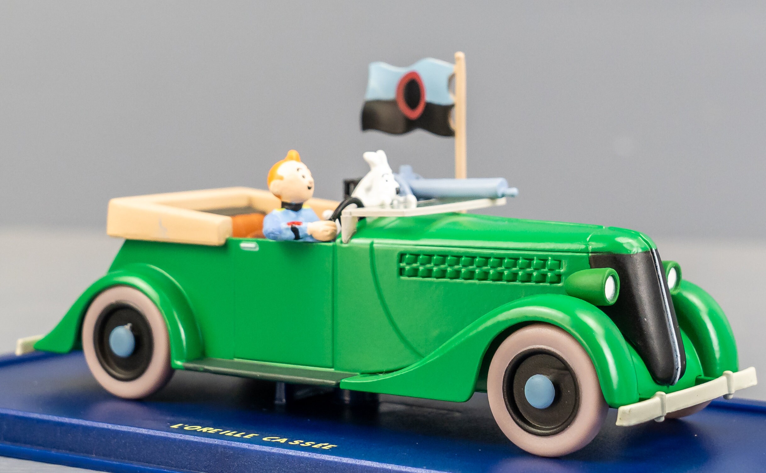 ATLAS TINTIN Car # 8 Green Armoured Car - Broken Ear Herge Model