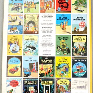 K&ouml;nnte beinhalten: Eine Sammlung von Tintin-Comic-Covern auf Franz&ouml;sisch. Die Cover zeigen farbenfrohe Illustrationen mit Titeln wie "Tintin au Congo", "Tintin en Am&eacute;rique" und "Le Lotus Bleu". Die B&uuml;cher sind in Reihen angeordnet.