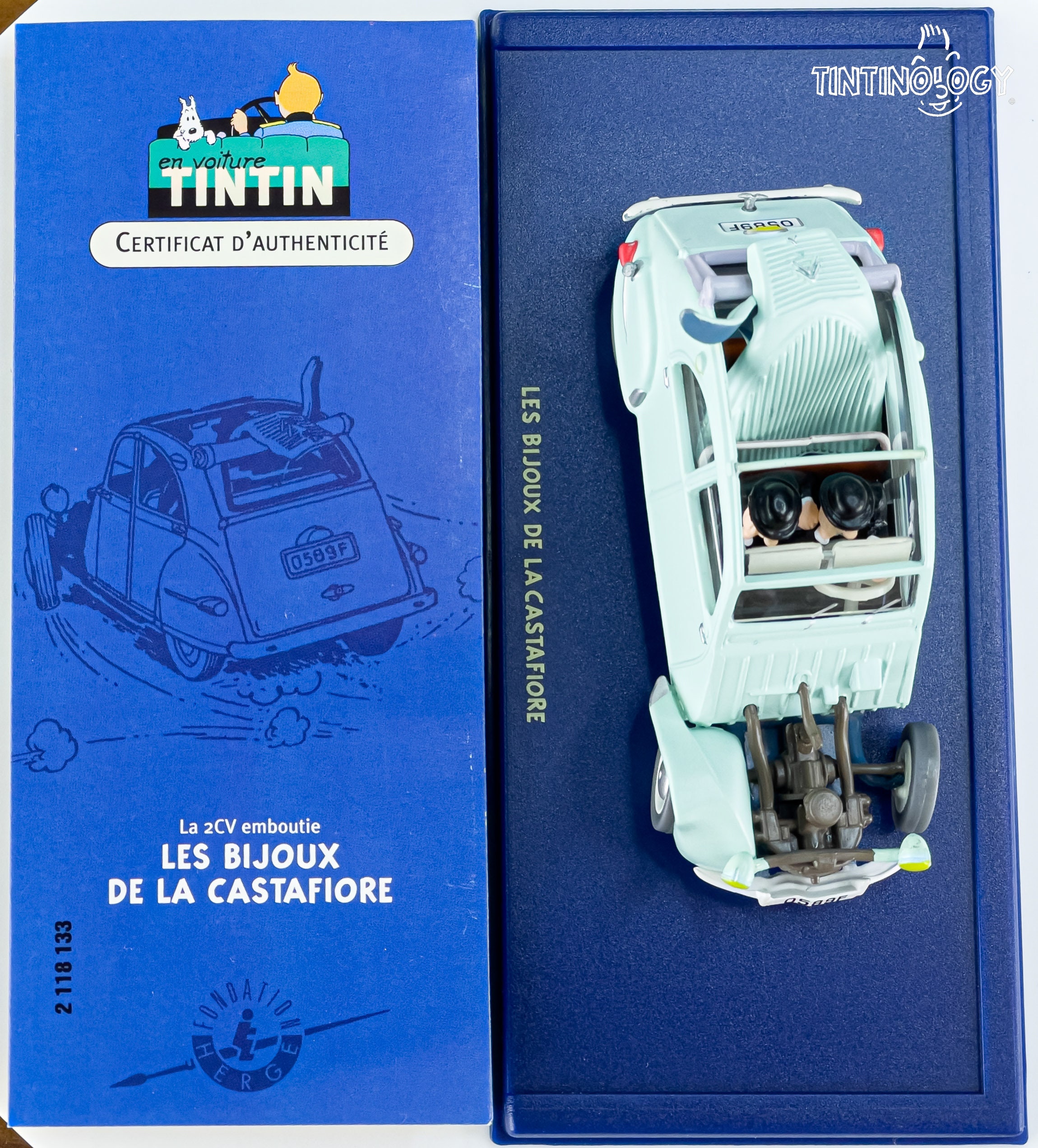 ATLAS TINTIN CAR # 33 Crashed 2CV - the Castafiore Emerald Herge