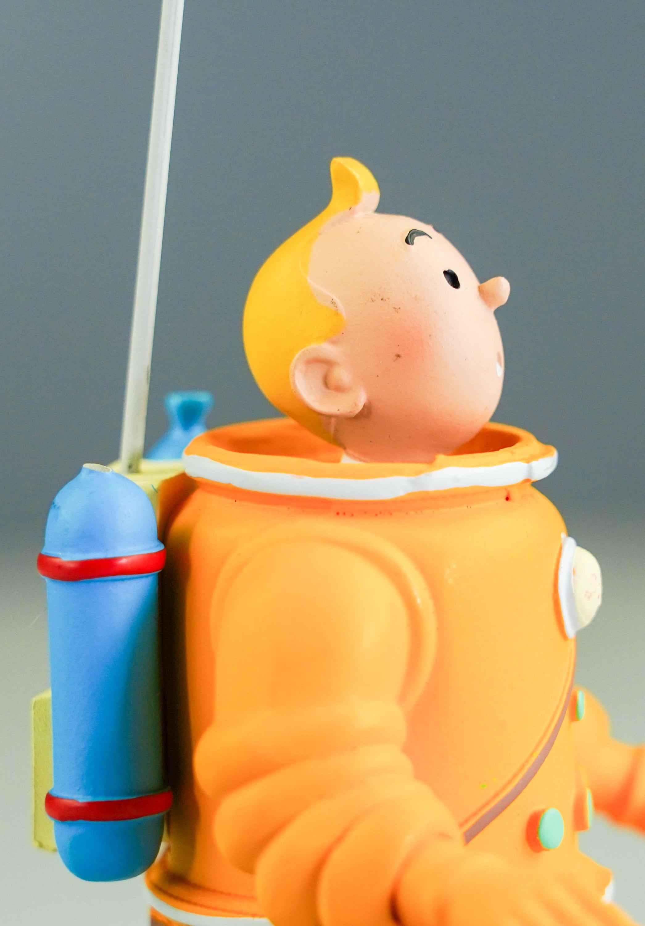 タンタン フィギュア ムーランサール 42186: 宇宙服を着たタンタン