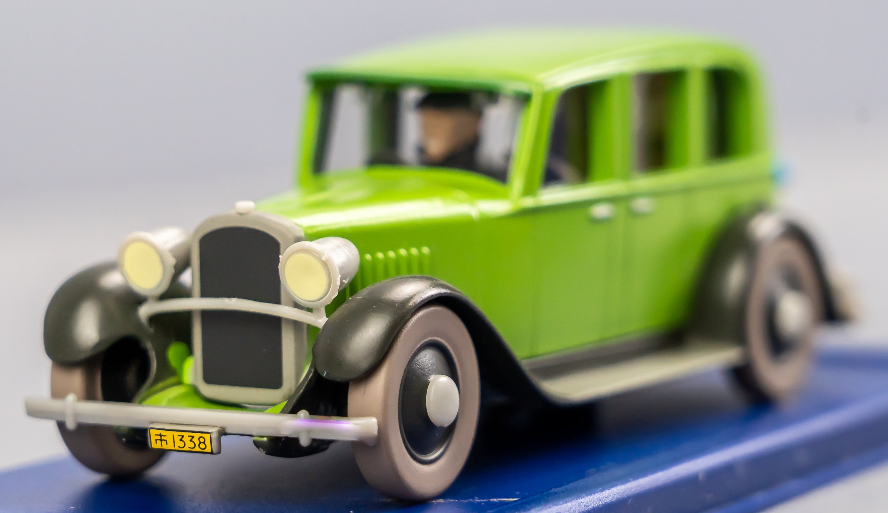ATLAS TINTIN Car # 9 Mitsuhirato's Green Limo - Blue Lotus Herge