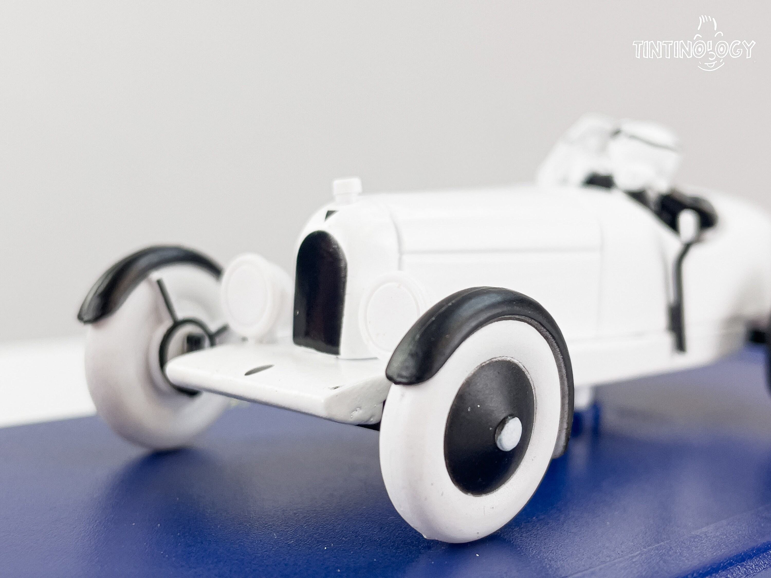 Modellino Auto Tintin L'Amilcar Dei Soviet In Scala 1/24 – Hachette Collezione Latta
