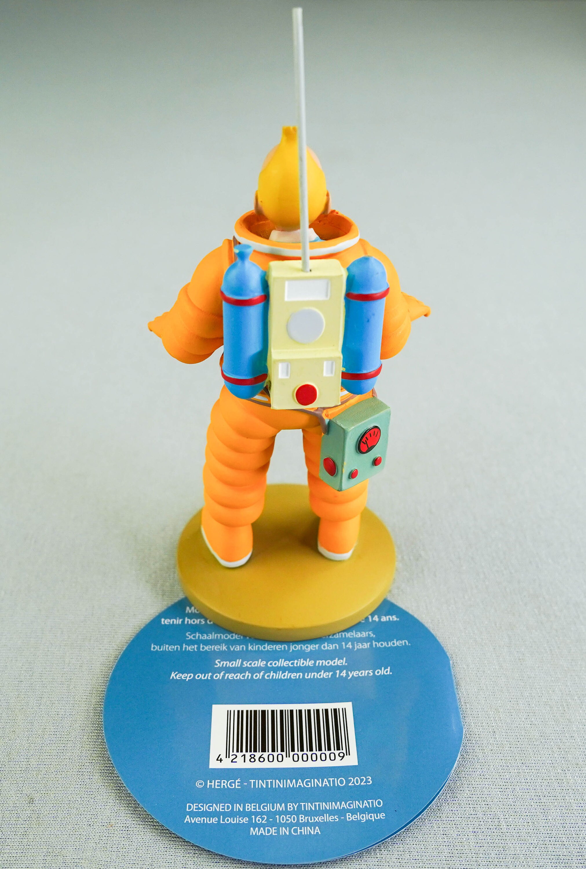 タンタン フィギュア ムーランサール 42186: 宇宙服を着たタンタン