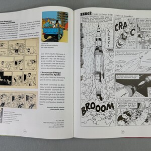 Puede incluir: Un libro abierto con tiras c&oacute;micas en blanco y negro. Una p&aacute;gina muestra el lanzamiento de un cohete con la palabra "BROOOM" y una cuenta atr&aacute;s. La otra p&aacute;gina tiene paneles de c&oacute;mic m&aacute;s peque&ntilde;os y texto en franc&eacute;s.