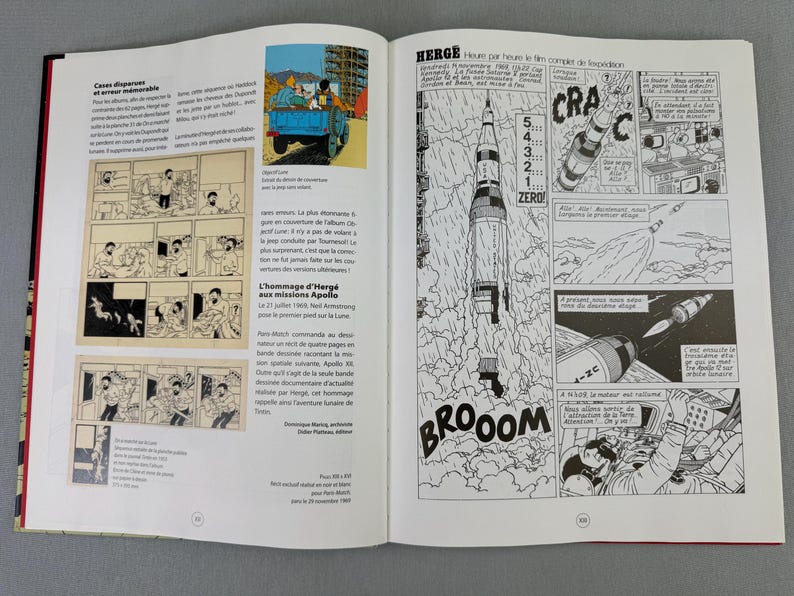 Puede incluir: Un libro abierto con tiras c&oacute;micas en blanco y negro. Una p&aacute;gina muestra el lanzamiento de un cohete con la palabra "BROOOM" y una cuenta atr&aacute;s. La otra p&aacute;gina tiene paneles de c&oacute;mic m&aacute;s peque&ntilde;os y texto en franc&eacute;s.