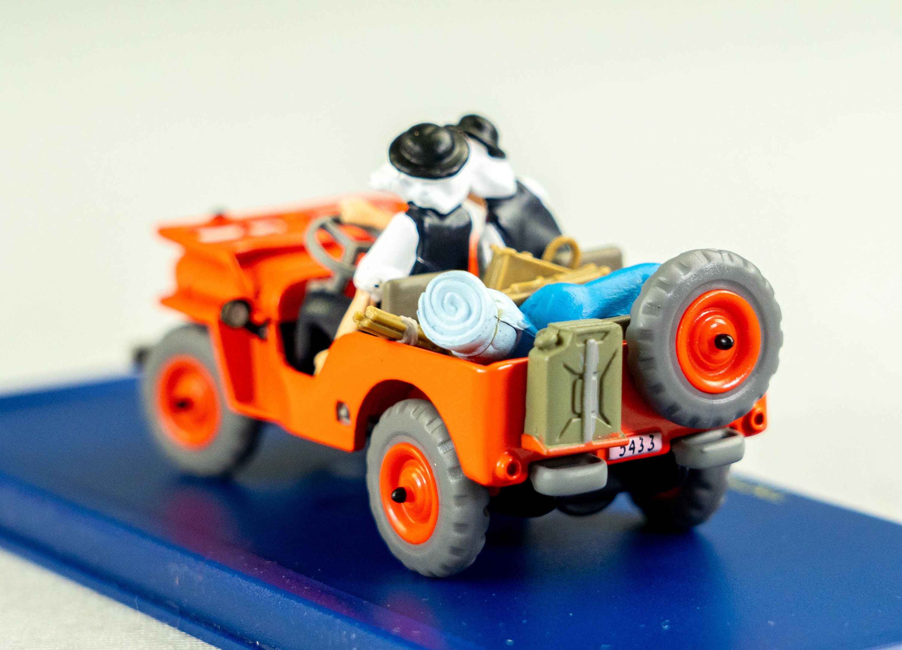 ATLAS TINTIN CAR # 7 Red Willies Jeep - Land of Black Gold Herge