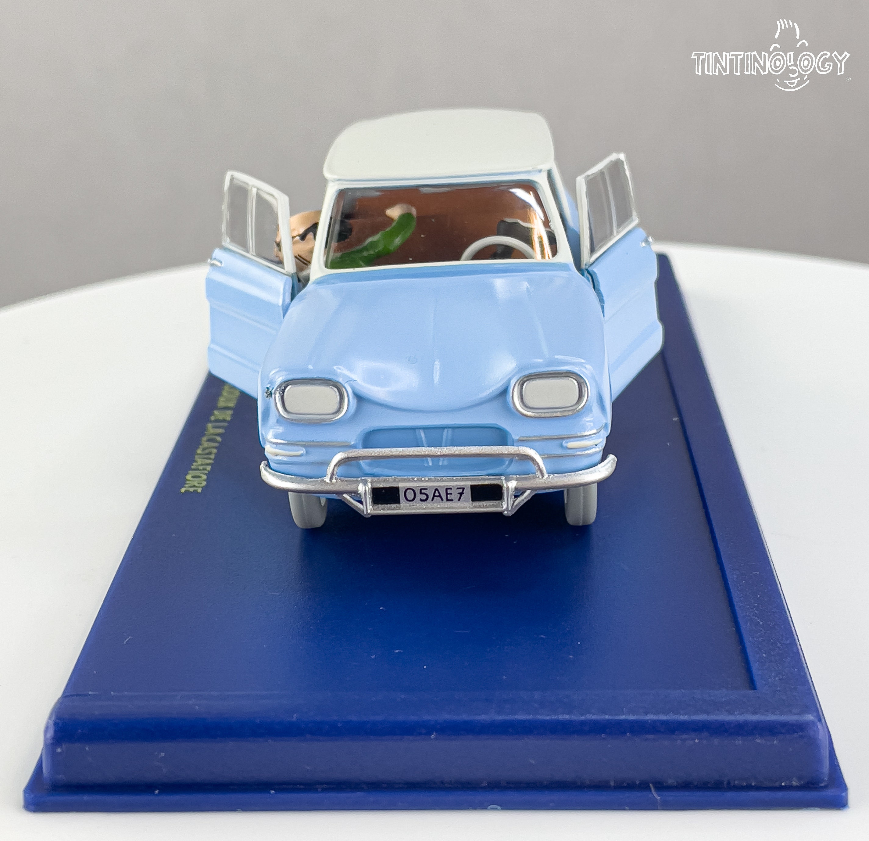 TinTin ミニカー　1/43 Citroen Ami 6 ATLAS TINTIN CAR # 14 Citroen Ami 6 - Castafiore Emerald Herge