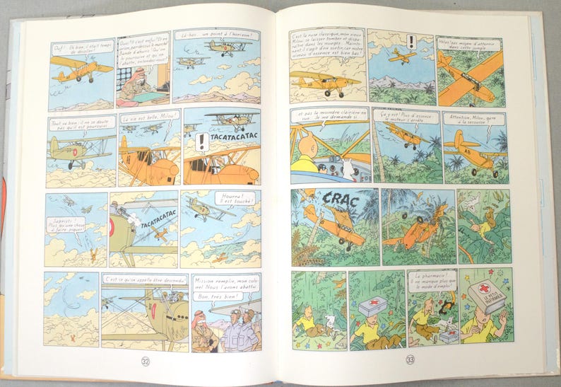 Pode incluir: P&aacute;gina dupla de banda desenhada aberta, com pain&eacute;is mostrando avi&otilde;es amarelos em voo. As cenas incluem um acidente de avi&atilde;o e personagens em uma selva. Bal&otilde;es de texto cont&ecirc;m di&aacute;logos.