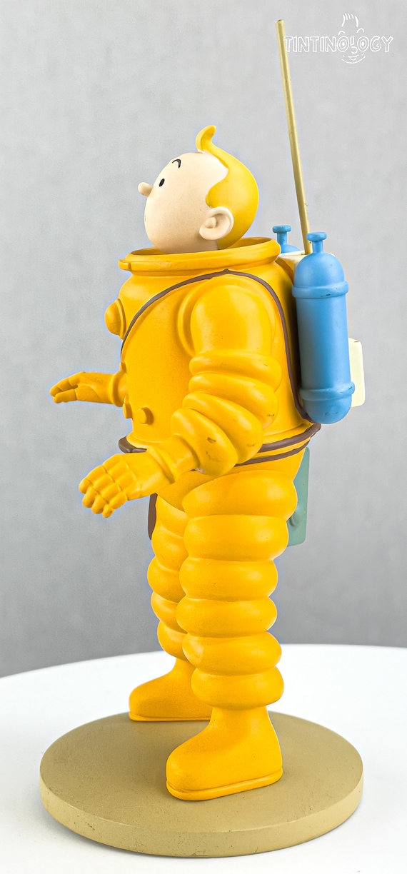 Tintin Figurines # 7 Tintin in Spacesuit - Explorers on the Tintin Figurines # 7 Tintin in Spacesuit - Explorers on the