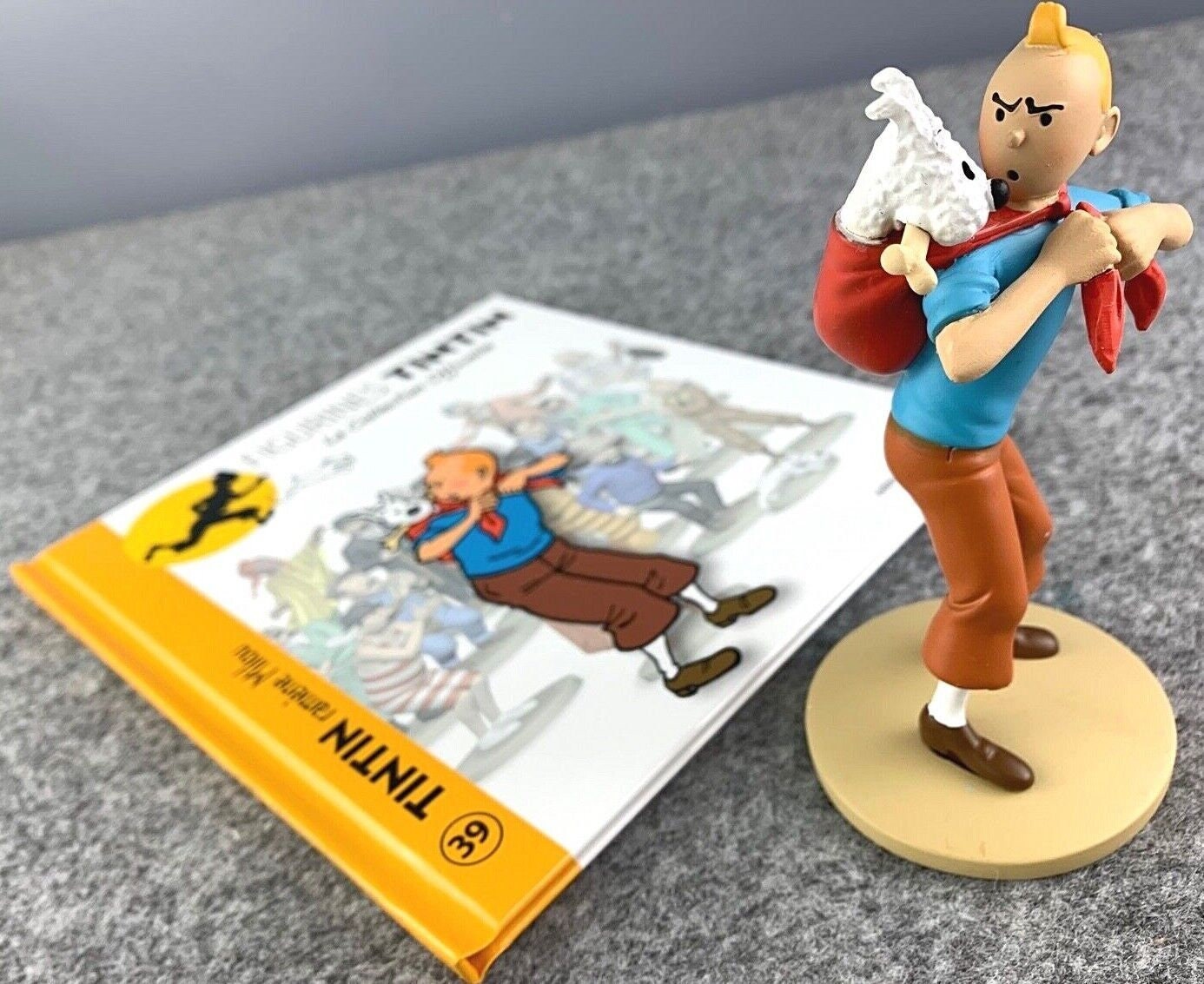 Tintin Figurine Officielle # 39 Tintin With Snowy on Back