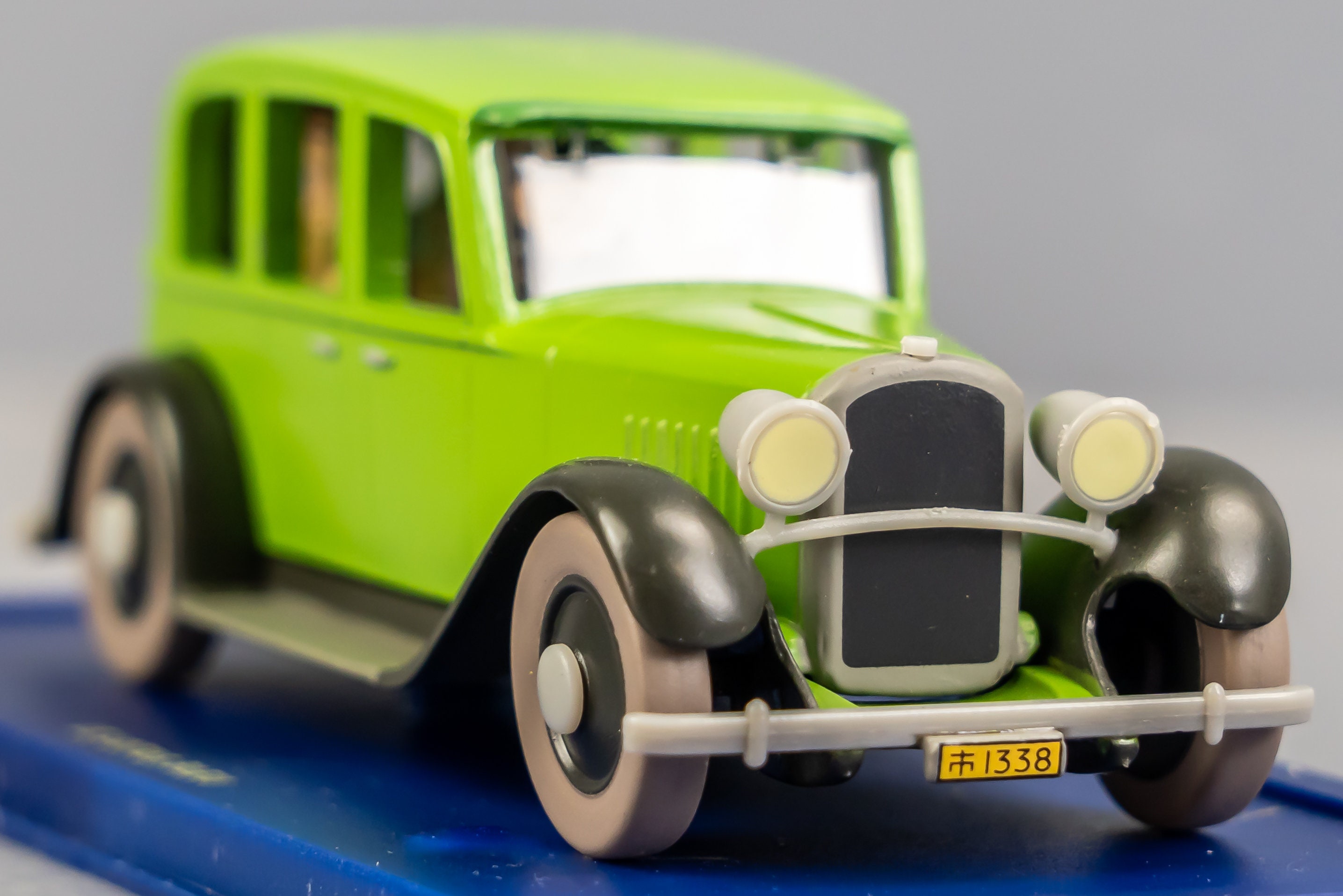 ATLAS TINTIN Car # 9 Mitsuhirato's Green Limo - Blue Lotus Herge