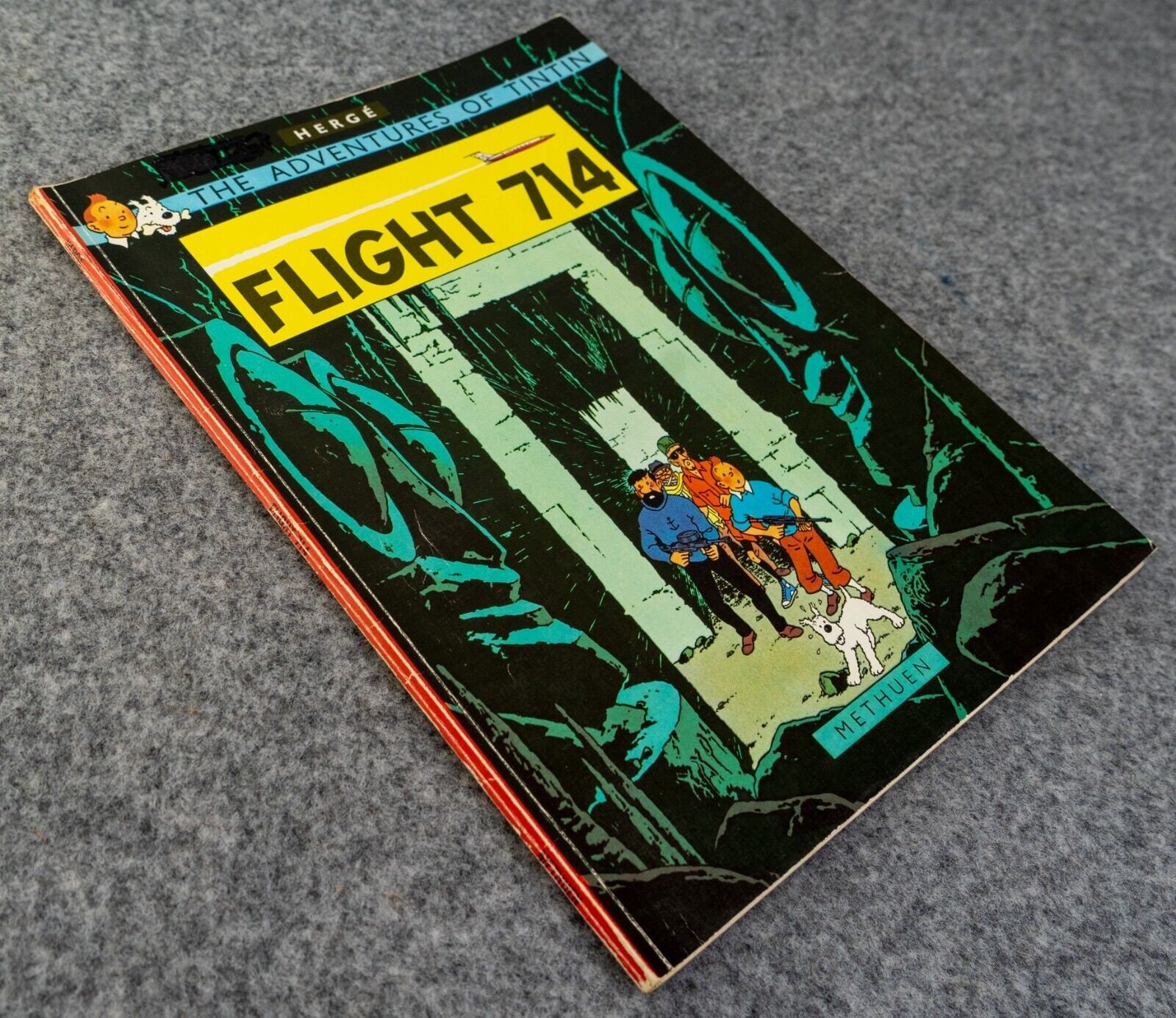 Flight 714 - Methuen 1975 1st Edition Paperback Rare Tintin Book