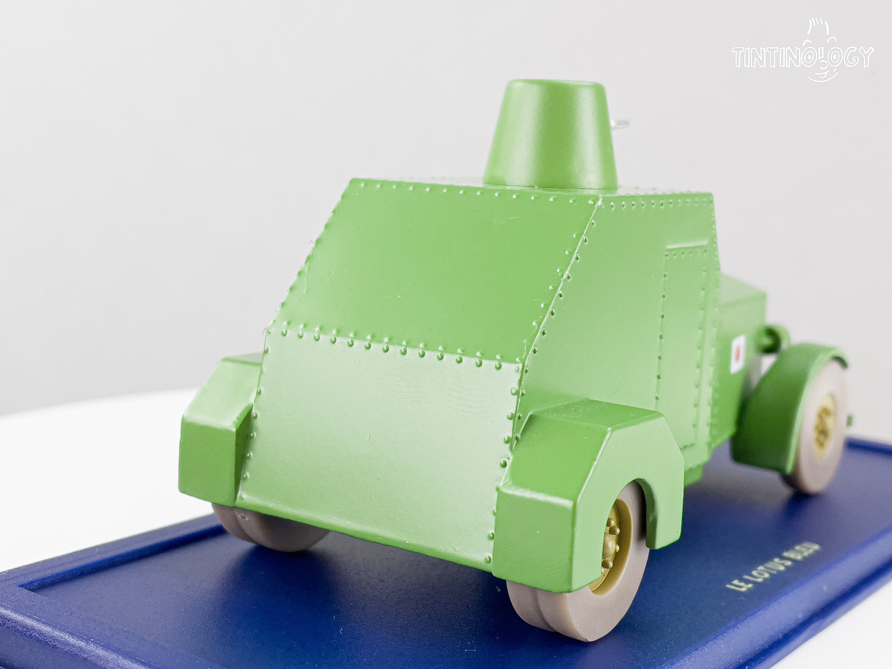 ATLAS TINTIN CAR # 37 Armoured Car - the Blue Lotus Herge Model