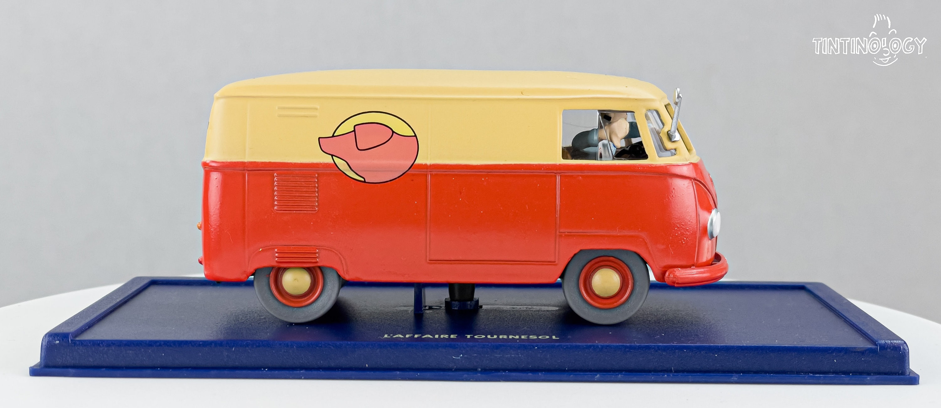 ATLAS TINTIN Car # 32 VW Volkswagen Combi - the Calculus Affair