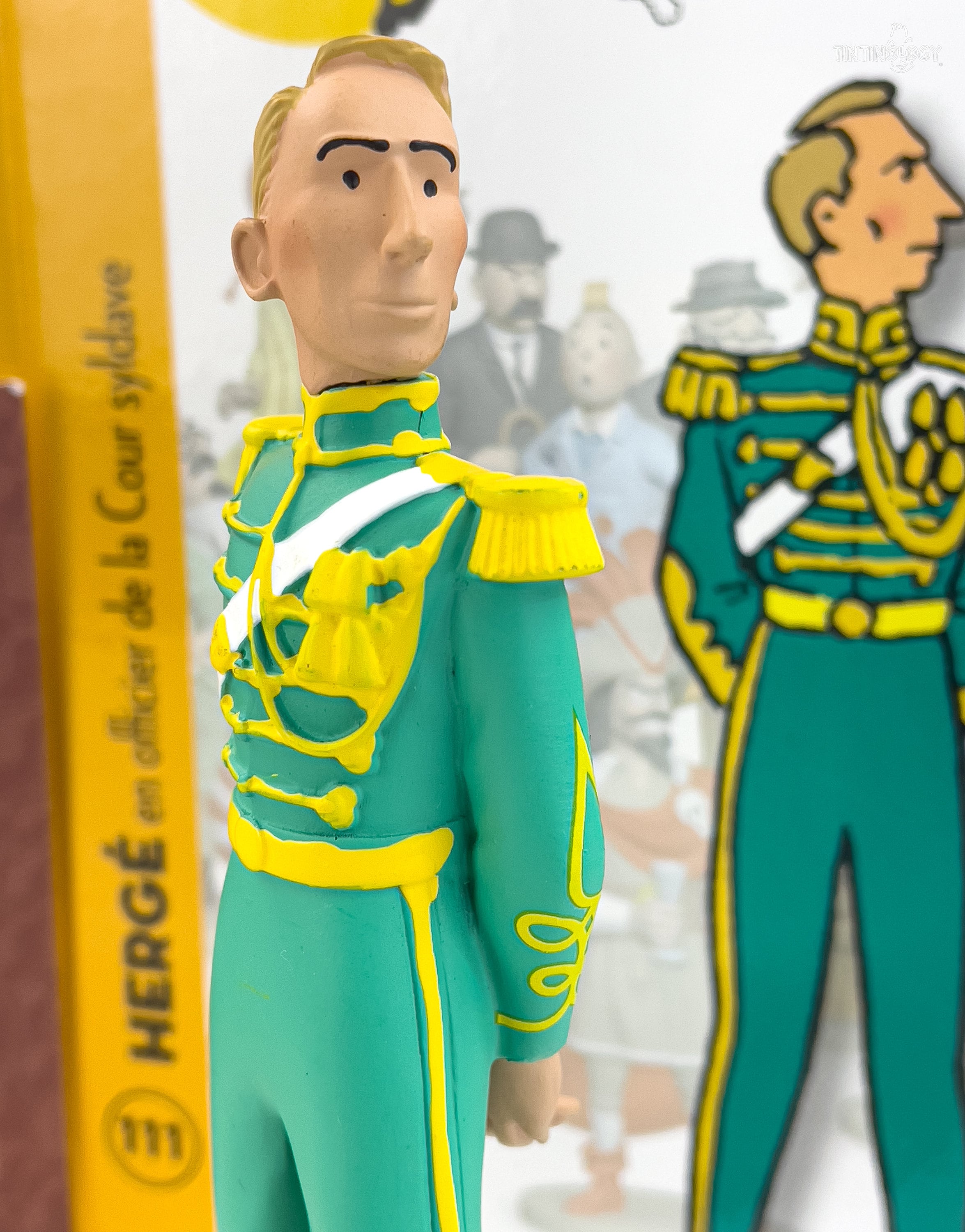 Tintin Figurine Officielle #111 Herge in Uniform: King Ottokar's