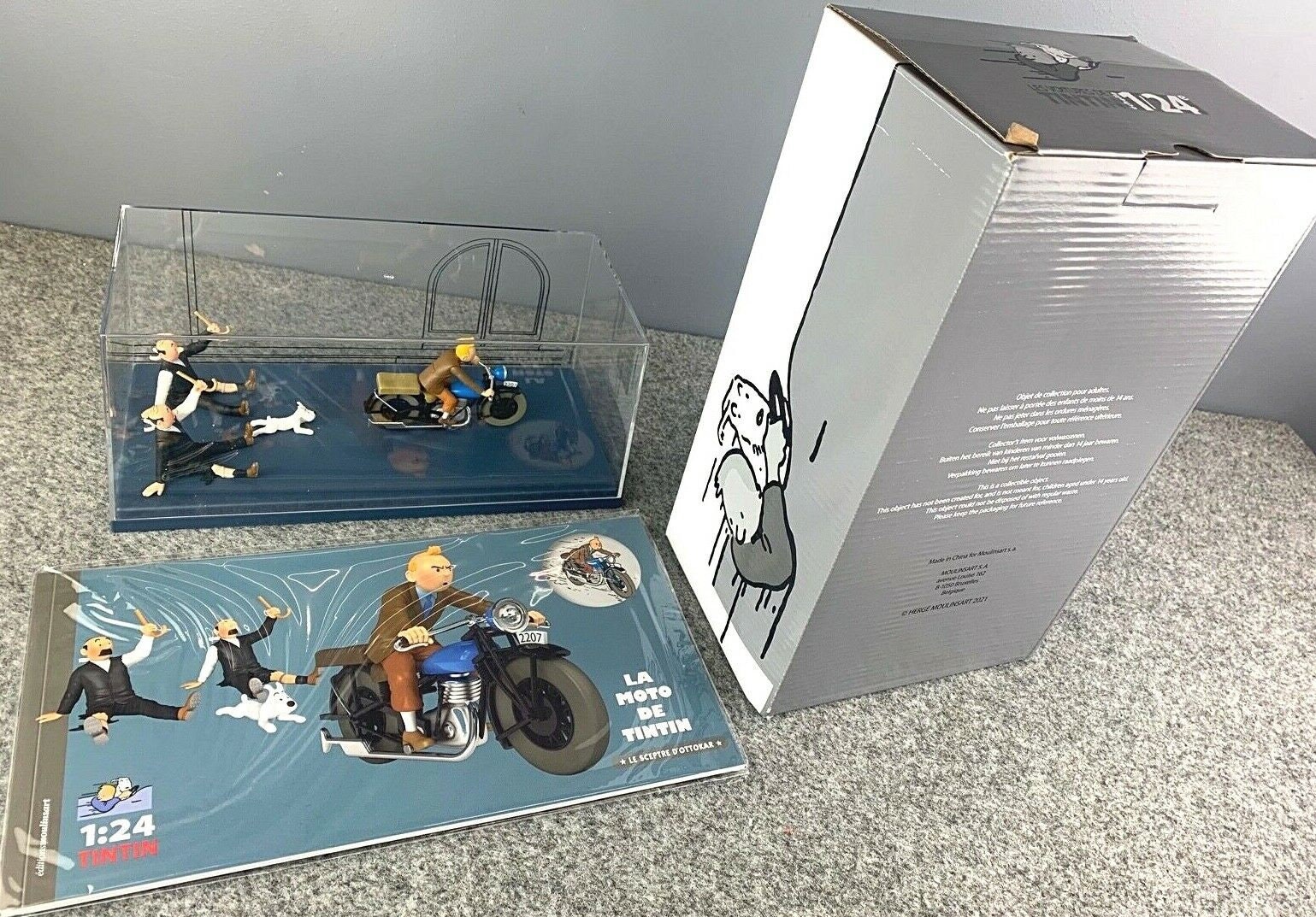 VOITURE TINTIN 1/24 29970 Thomsons & Motorbike: Ottokars Sceptre