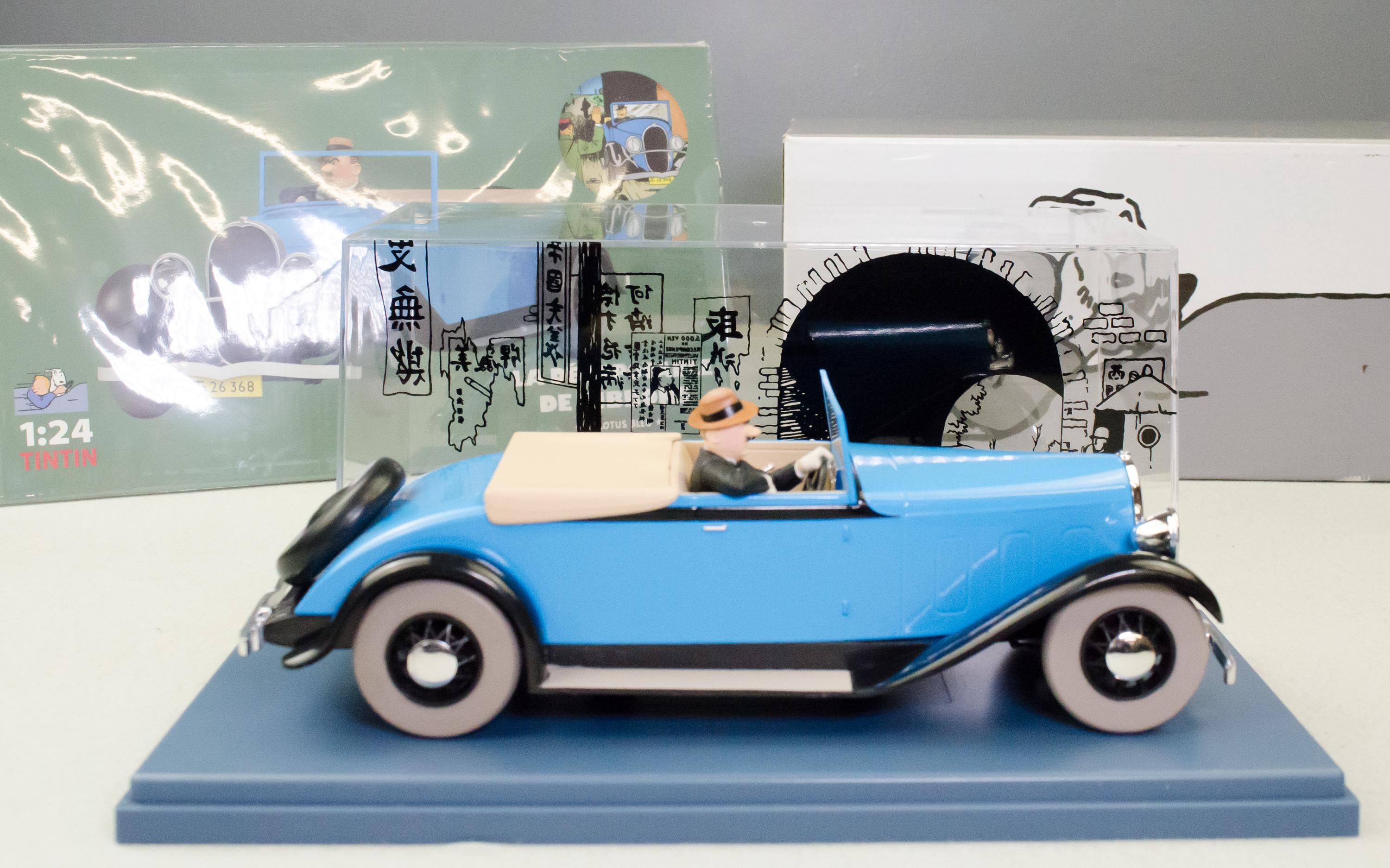 Voiture Tintin 1/24 29946 Gibbons Decapotable Bleu: Blue Lotus