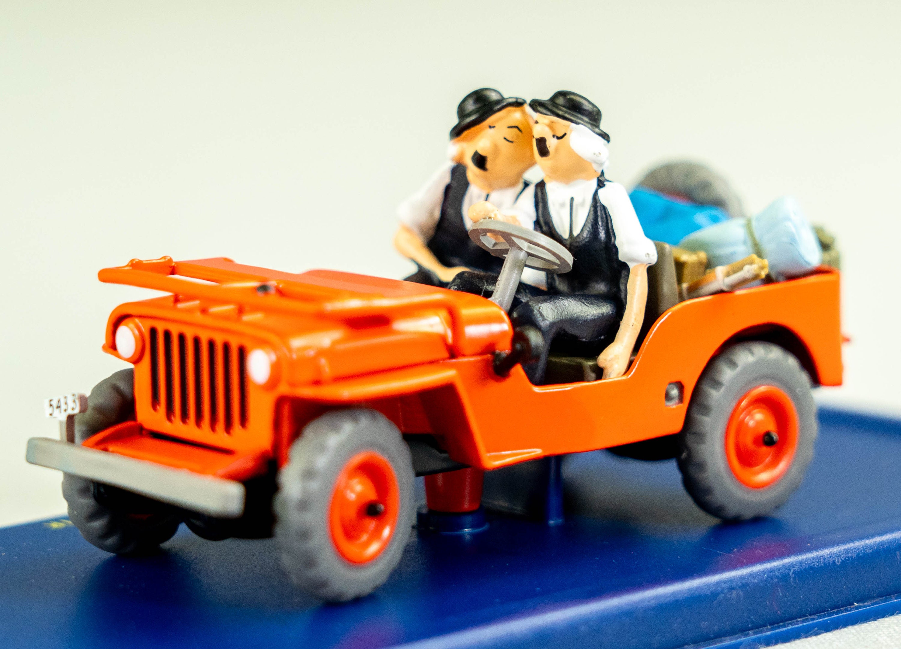 ATLAS TINTIN CAR # 7 Red Willies Jeep - Land of Black Gold Herge