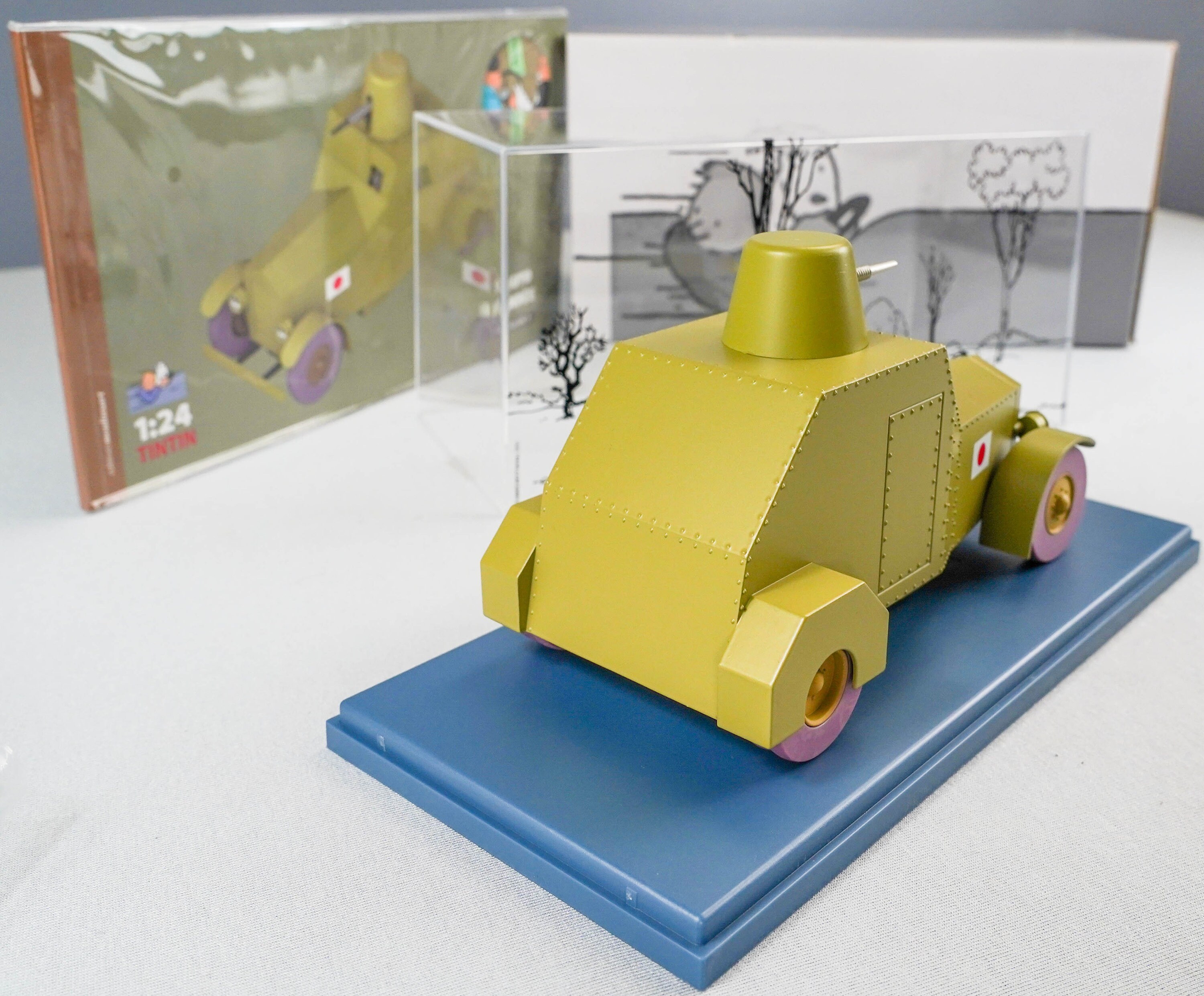 VOITURE TINTIN 1/24 29942 Armoured Car: Blue Lotus Hachette Model