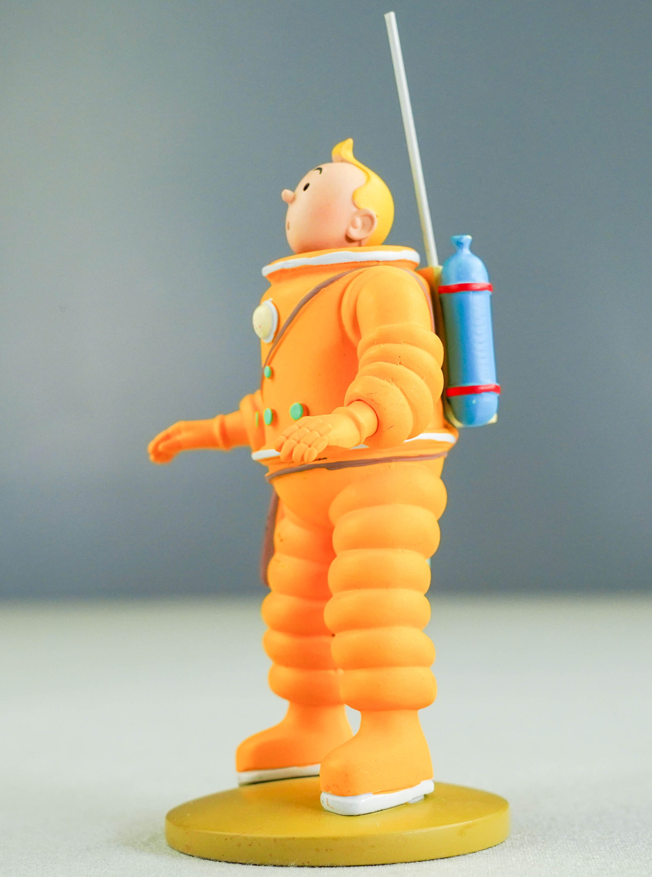 タンタン フィギュア ムーランサール 42186: 宇宙服を着たタンタン