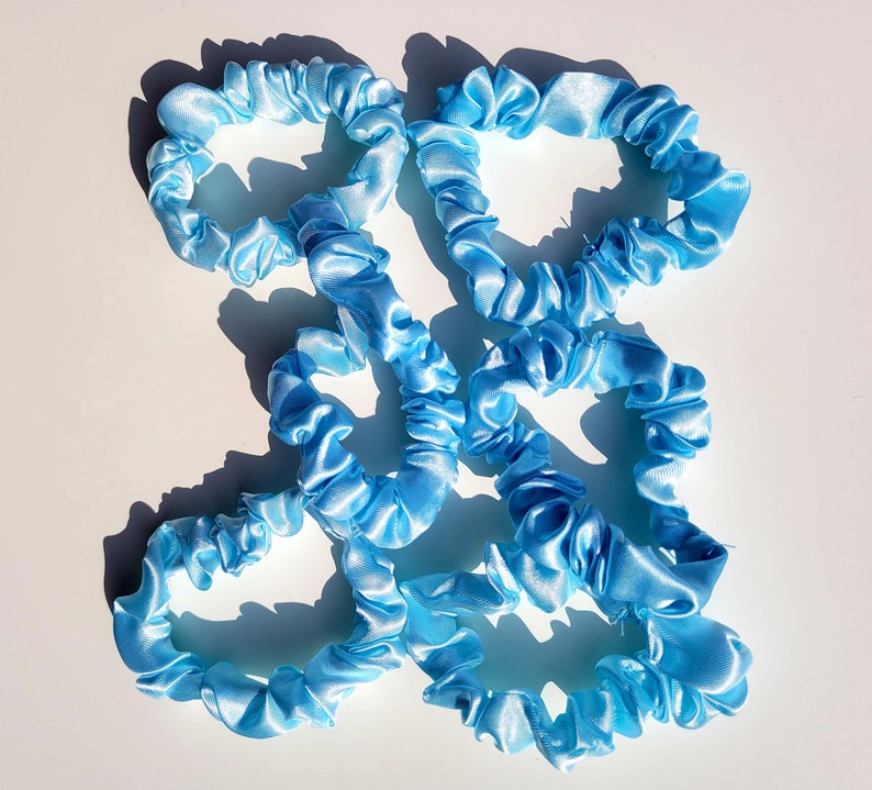 Satin Scrunchie klein, verschiedene Pastellfarben Satin Haargummis Sommer 2022 Hellblau/Pastellblau