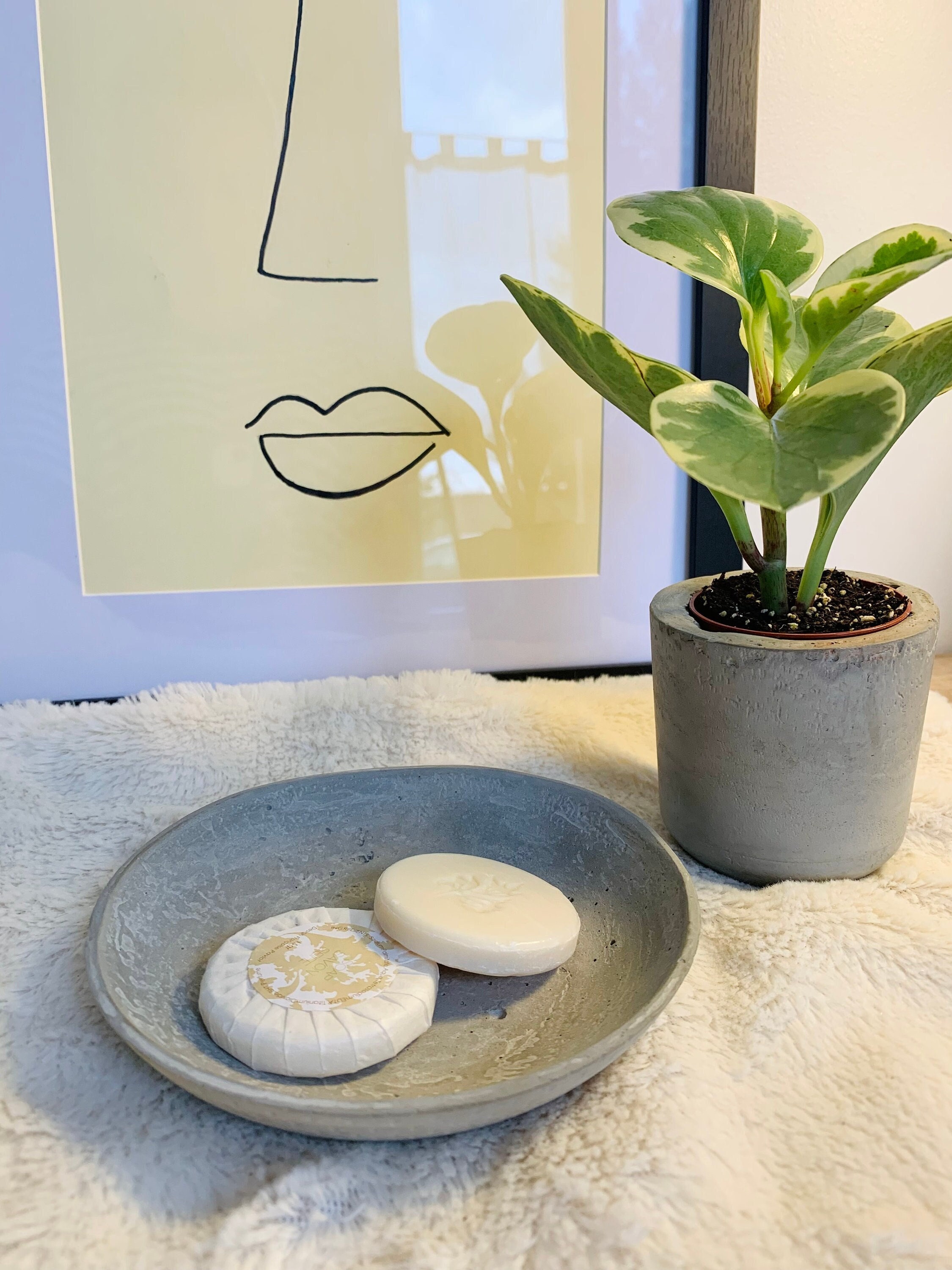 Vide-Poches ou Porte Savon, Pour L'achat d'un Porte-Savon Un Petit Savon Vous Sera Offert