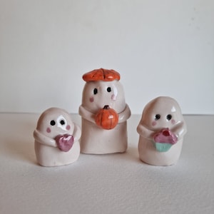 Handgjorda keramiska miniatyrspöken i set med 3: Spöklik Halloweendekoration