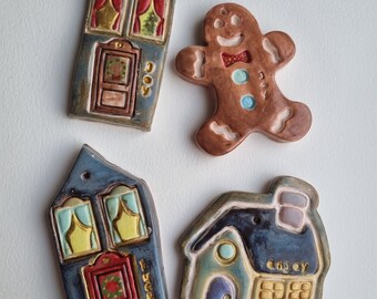 Adornos navideños de cerámica hechos a mano: Casa de jengibre y cabaña