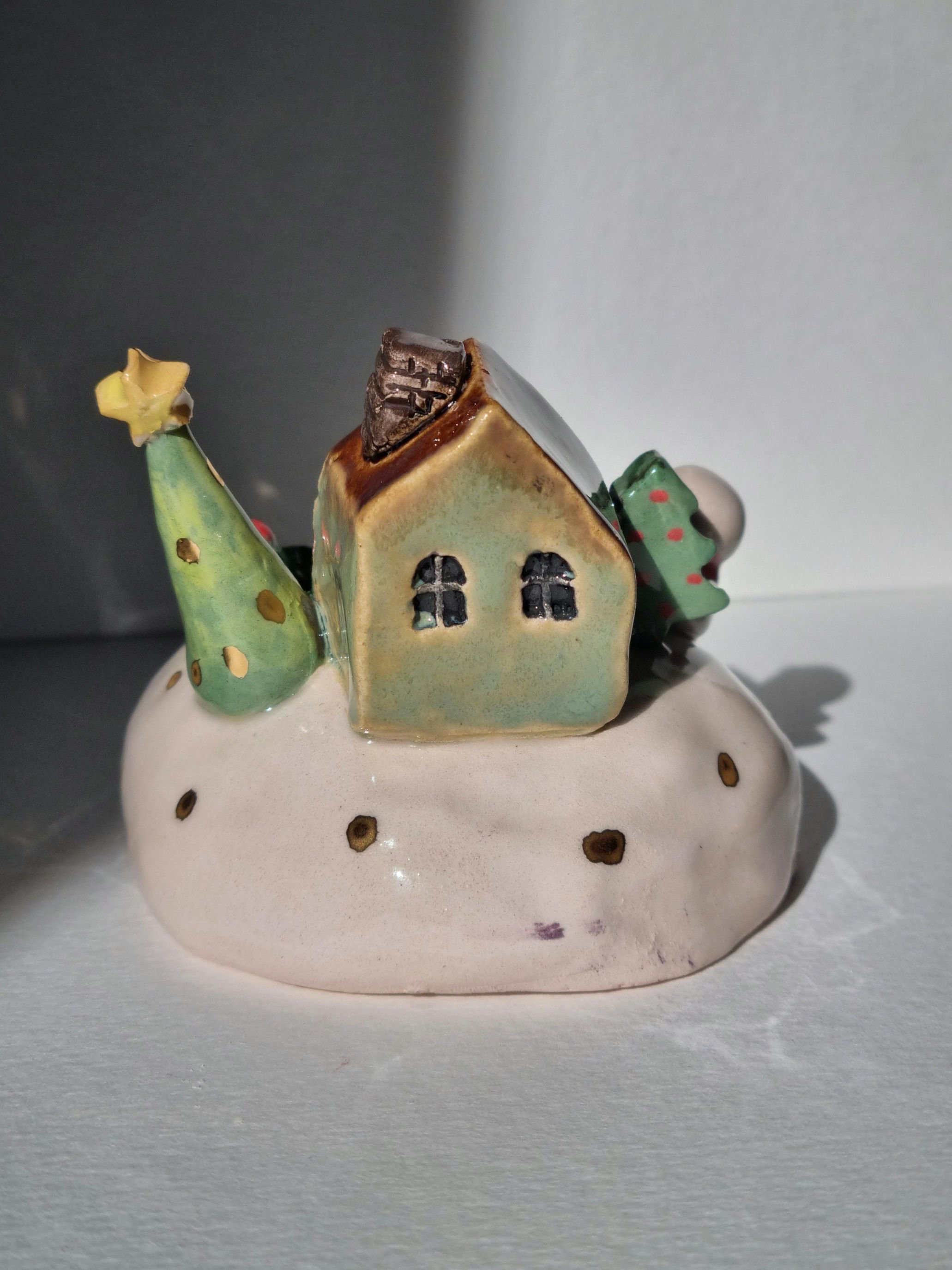 手作り陶器のクリスマスビレッジ：24Kゴールドの冬の装飾 - Etsy 日本